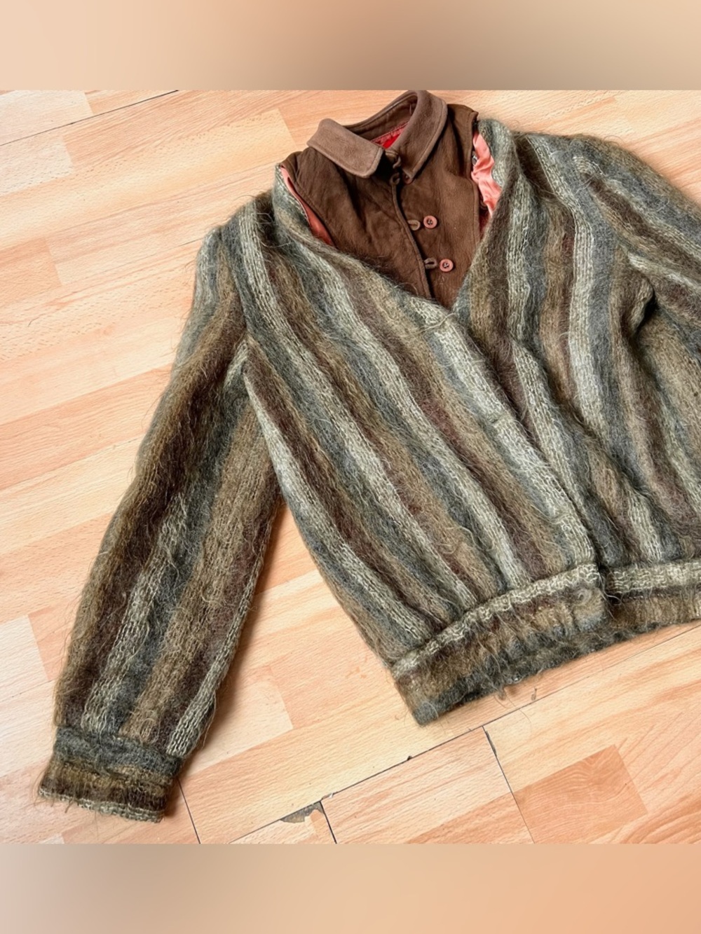 Fuzzy vintage 90s Mohair Bomber Jacket in Olive & Brown removable suede collar - Picture 6 of 12